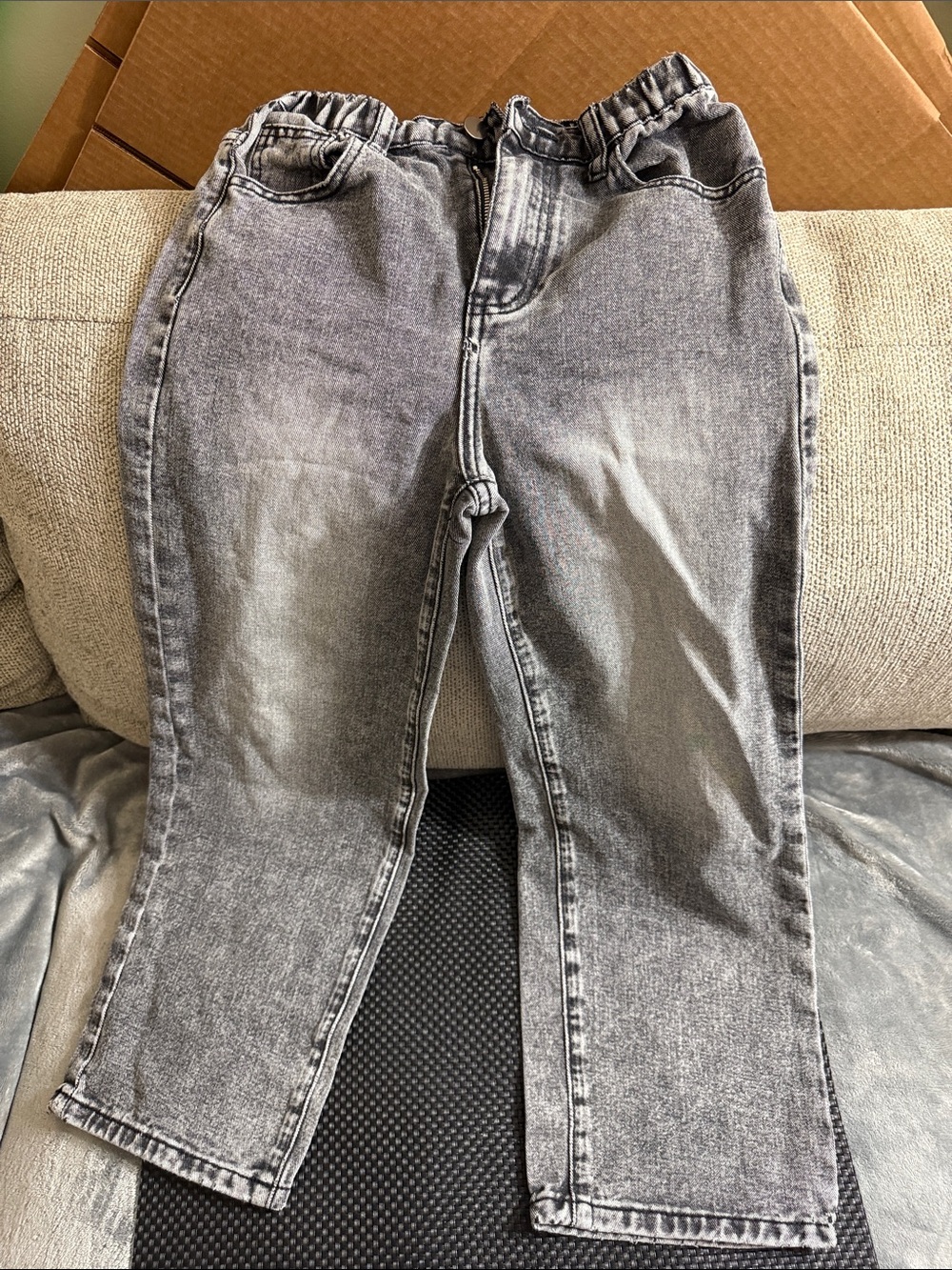 Women’s Grey Washed Jeans
